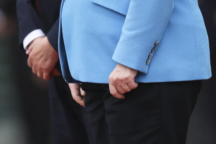 &Scaron;to se događa? Angela Merkel opet se nekontrolirano tresla u javnosti, i to dugo