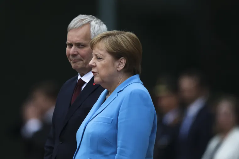 &Scaron;to se događa? Angela Merkel opet se nekontrolirano tresla u javnosti, i to dugo