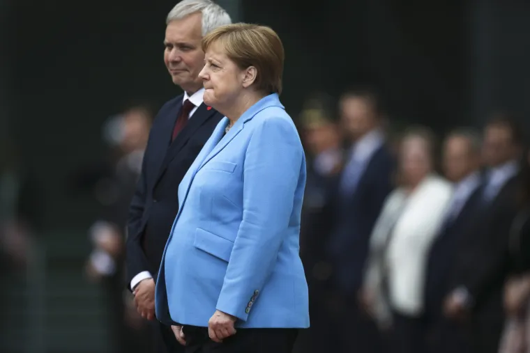 &Scaron;to se događa? Angela Merkel opet se nekontrolirano tresla u javnosti, i to dugo
