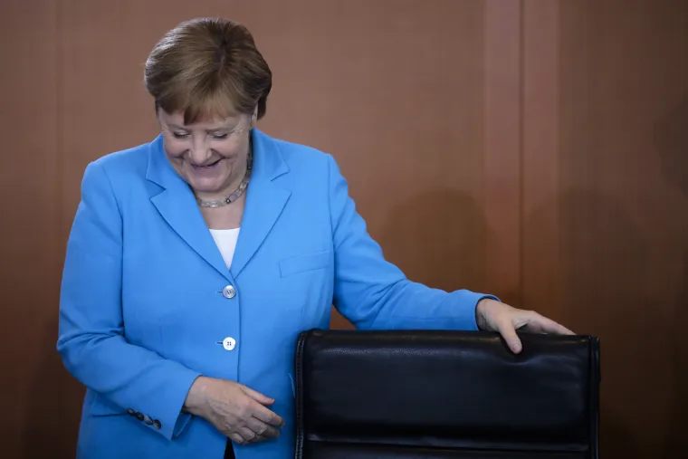 &Scaron;to se događa? Angela Merkel opet se nekontrolirano tresla u javnosti, i to dugo