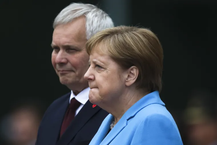 &Scaron;to se događa? Angela Merkel opet se nekontrolirano tresla u javnosti, i to dugo