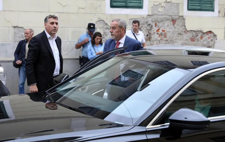 Prosvjednici ispred Gradske skup&scaron;tine dočekali Bandića i zastupnike: 'I Manhattan ima svoj park!'