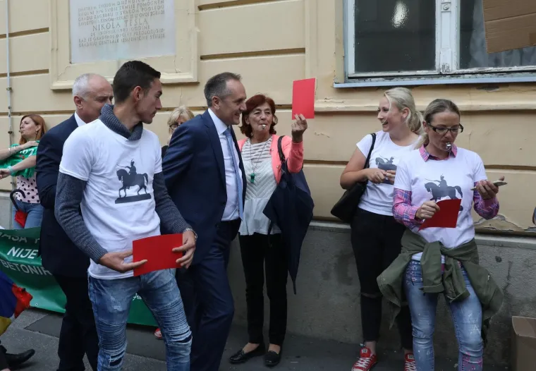 Prosvjednici ispred Gradske skup&scaron;tine dočekali Bandića i zastupnike: 'I Manhattan ima svoj park!'