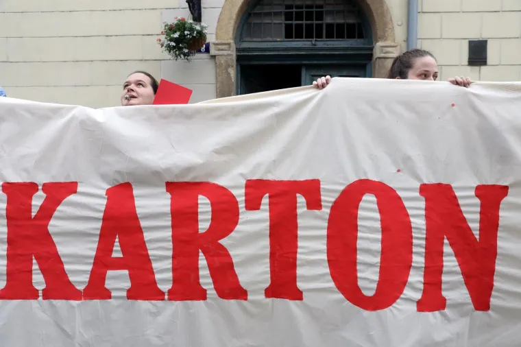 Prosvjednici ispred Gradske skup&scaron;tine dočekali Bandića i zastupnike: 'I Manhattan ima svoj park!'