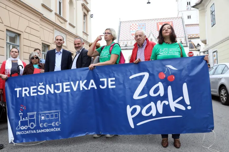 Prosvjednici ispred Gradske skup&scaron;tine dočekali Bandića i zastupnike: 'I Manhattan ima svoj park!'