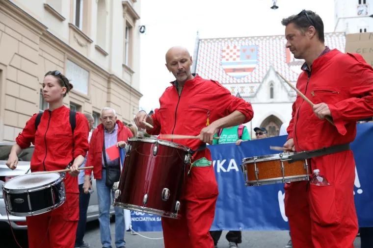 Prosvjednici ispred Gradske skup&scaron;tine dočekali Bandića i zastupnike: 'I Manhattan ima svoj park!'