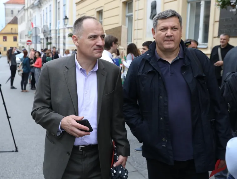 Prosvjednici ispred Gradske skup&scaron;tine dočekali Bandića i zastupnike: 'I Manhattan ima svoj park!'