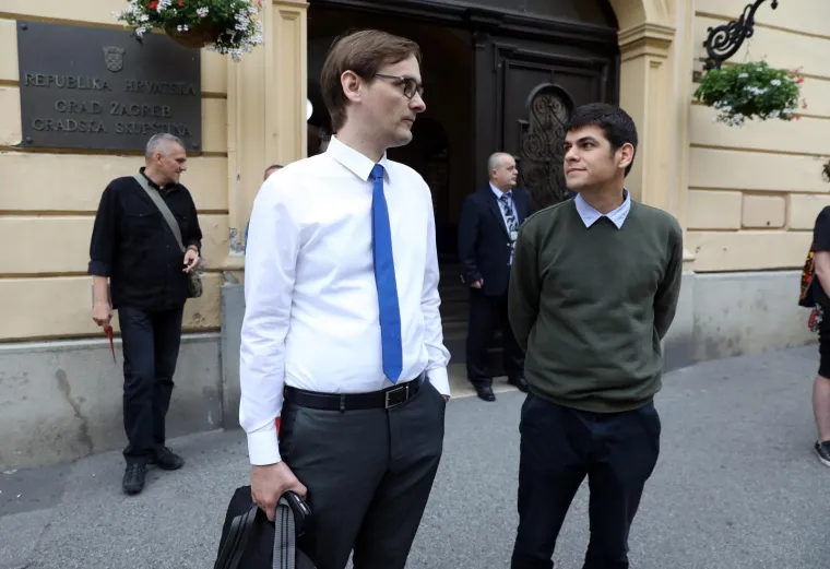 Prosvjednici ispred Gradske skup&scaron;tine dočekali Bandića i zastupnike: 'I Manhattan ima svoj park!'