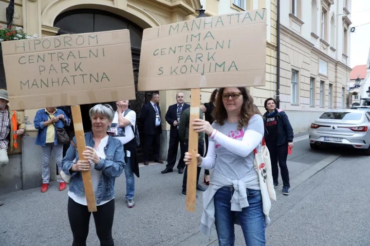 Prosvjednici ispred Gradske skup&scaron;tine dočekali Bandića i zastupnike: 'I Manhattan ima svoj park!'