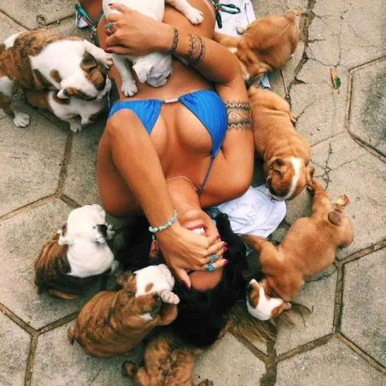 SEKSI I BRIŽNE: Nije dosta &scaron;to su se skinule, nego lajkove mame i adutom protiv kojeg nema obrane