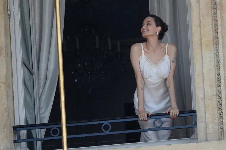  Angelina Jolie