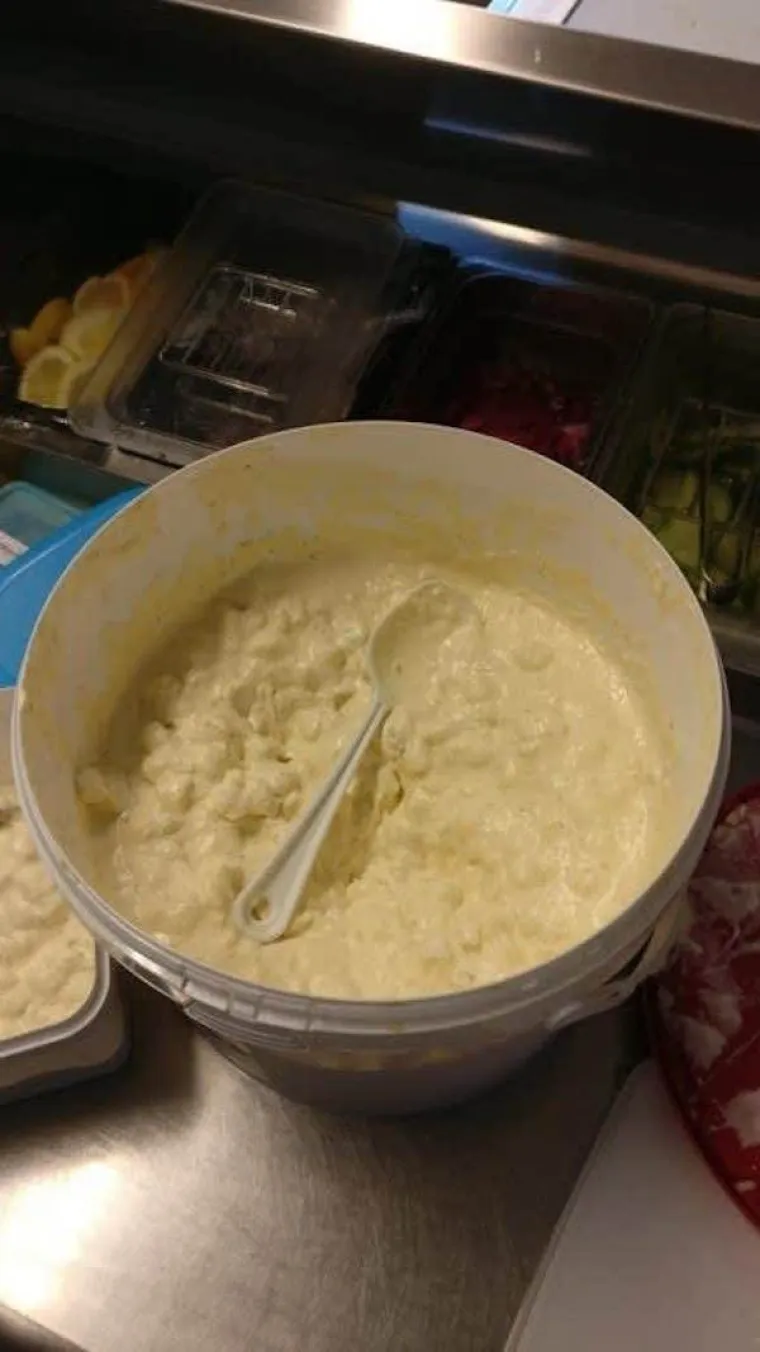 SVI ZNAJU BAREM JEDNOG OVAKVOG KOLEGU:  Profesionalci su jedino u tome kako ispasti se*onja