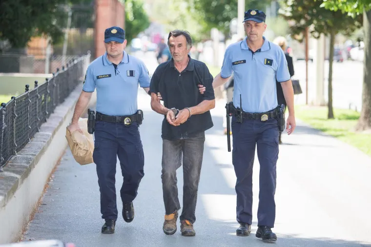 Prve fotografije ubojice iz Đakova: Stigao pred sud - Hoće li mu biti izrečen istražni zatvora?
