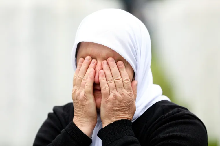 Plač i jauci odzvanjaju grobljem u Potočarima: Najmlađa ukopana žrtva imala je samo 16 godina