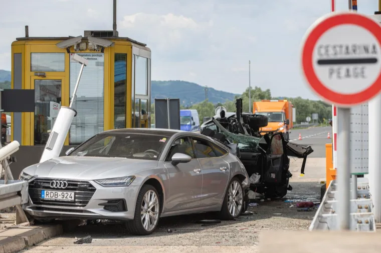 U teškoj prometnoj nesreći na naplatnim kućicama Sveta Helena sudjelovala su tri vozila. Unesrećene je odvezla Hitna pomoć, a policija provodi očevid.