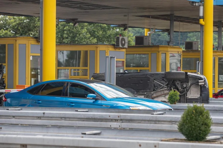 KAOS NA NAPLATNIM KUĆICAMA SVETA HELENA: Četvero ljudi je ozlijeđeno; policija obavlja očevid