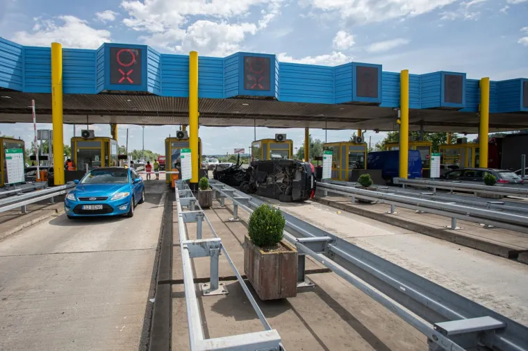 KAOS NA NAPLATNIM KUĆICAMA SVETA HELENA: Četvero ljudi je ozlijeđeno; policija obavlja očevid