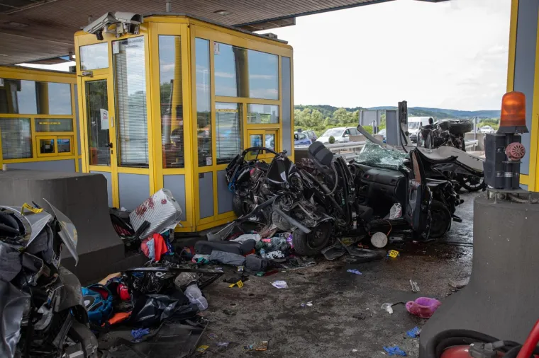 KAOS NA NAPLATNIM KUĆICAMA SVETA HELENA: Četvero ljudi je ozlijeđeno; policija obavlja očevid