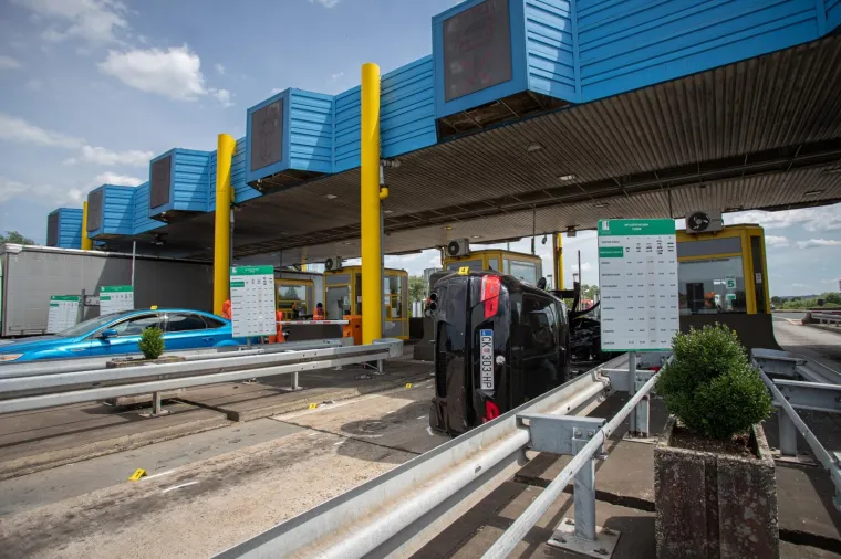 KAOS NA NAPLATNIM KUĆICAMA SVETA HELENA: Četvero ljudi je ozlijeđeno; policija obavlja očevid