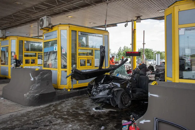 KAOS NA NAPLATNIM KUĆICAMA SVETA HELENA: Četvero ljudi je ozlijeđeno; policija obavlja očevid