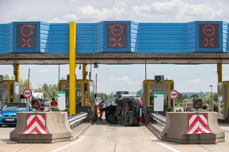 KAOS NA NAPLATNIM KUĆICAMA SVETA HELENA: Četvero ljudi je ozlijeđeno; policija obavlja očevid