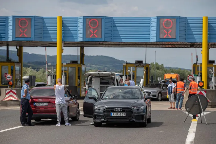 KAOS NA NAPLATNIM KUĆICAMA SVETA HELENA: Četvero ljudi je ozlijeđeno; policija obavlja očevid