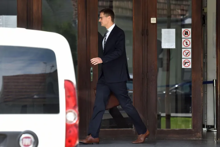 U lisicama napustila sud: Smiljani Srnec uručili optužnicu, ostaje u pritvoru