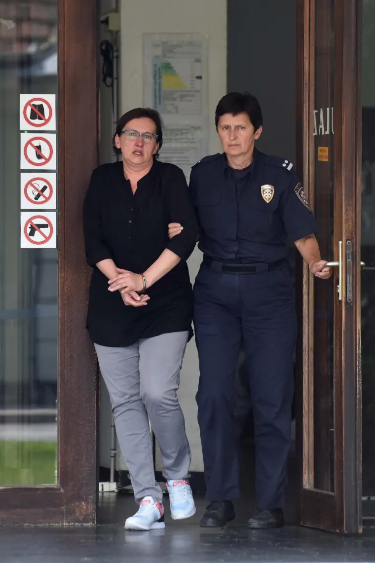 U lisicama napustila sud: Smiljani Srnec uručili optužnicu, ostaje u pritvoru