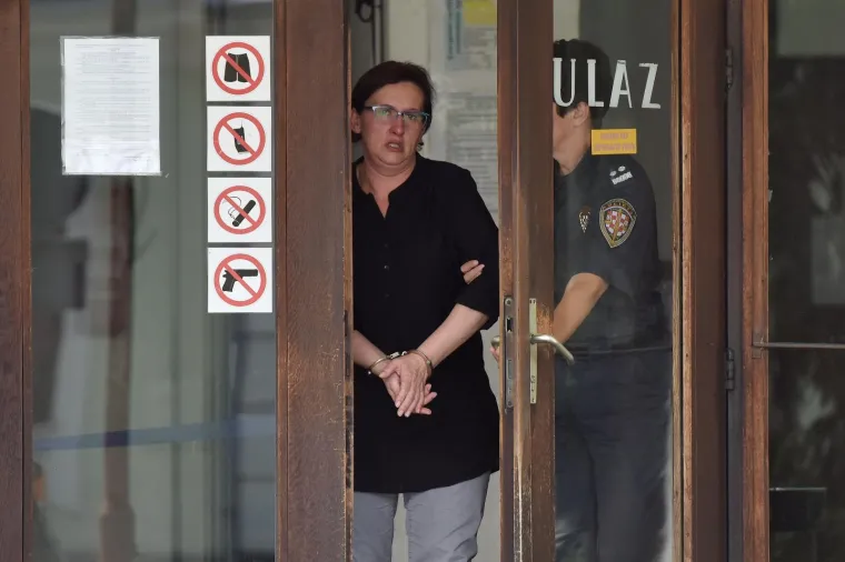 U lisicama napustila sud: Smiljani Srnec uručili optužnicu, ostaje u pritvoru