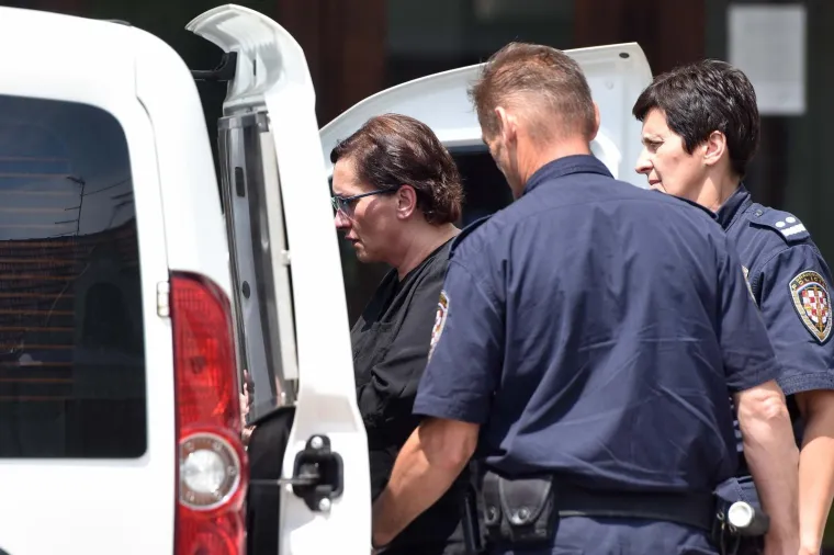 U lisicama napustila sud: Smiljani Srnec uručili optužnicu, ostaje u pritvoru