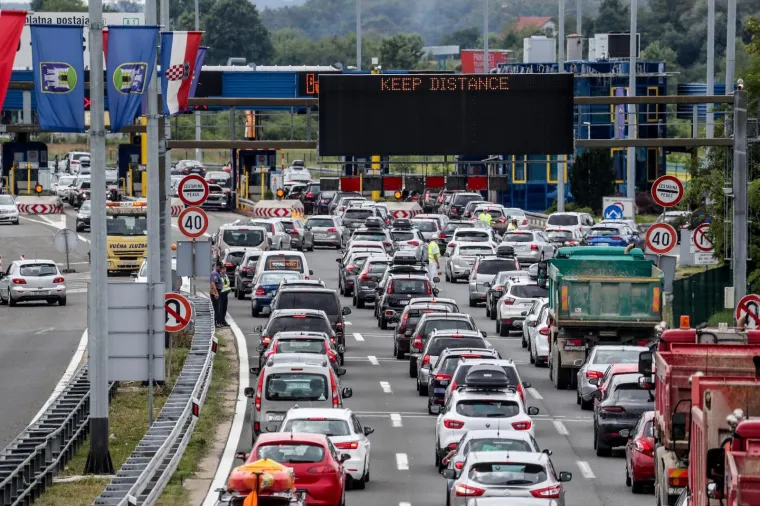 Gužve na cestama: Diljem Hrvatske kolone - najveći 'kaos' u smjeru mora!