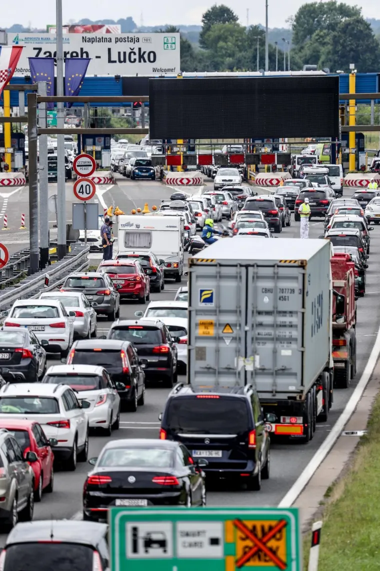 Gužve na cestama: Diljem Hrvatske kolone - najveći 'kaos' u smjeru mora!