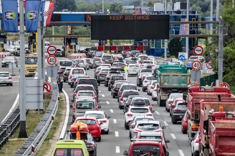 Gužve na cestama: Diljem Hrvatske kolone - najveći 'kaos' u smjeru mora!