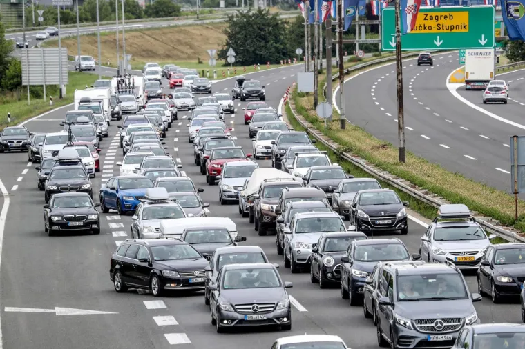 Gužve na cestama: Diljem Hrvatske kolone - najveći 'kaos' u smjeru mora!