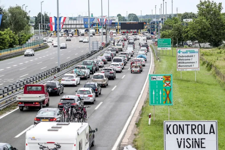 Gužve na cestama: Diljem Hrvatske kolone - najveći 'kaos' u smjeru mora!