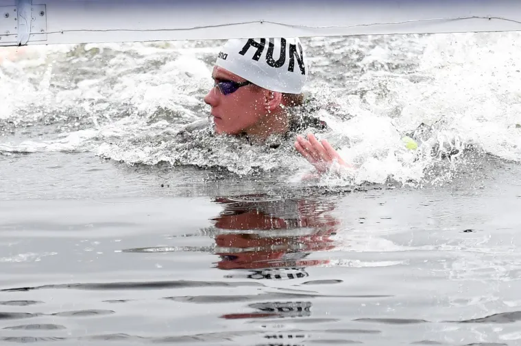 Mađarski plivač Kristof Rasovszky (22) osvojio je naslov svjetskog prvaka u utrci na pet kilometara na Svjetskom prvenstvu u vodenim sportovima u južnokorejskom Gwangjuu.