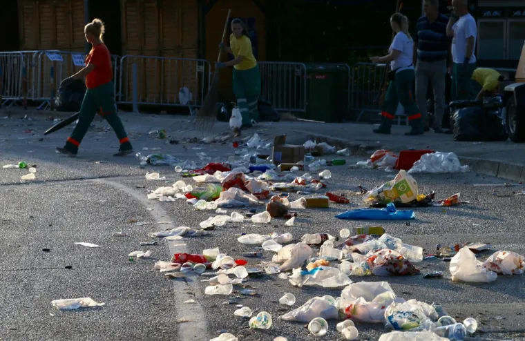 Nedugo nakon zavr&scaron;etka radnici Čistoće bacili su se na posao uređenja okoli&scaron;a. 
Photo: Ivo Čagalj/PIXSELL