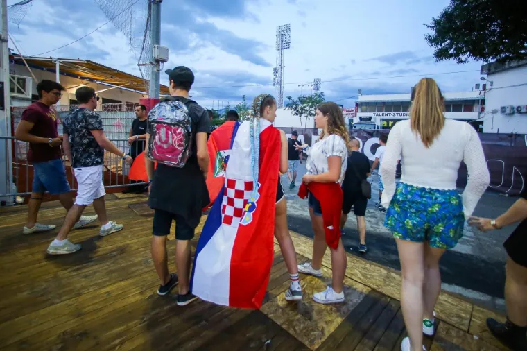 SPLIT POD OPSADOM LJEPOTICA: Na Ultri ih ima svakakvih, pogledajte kakav im je izbor odjeće
