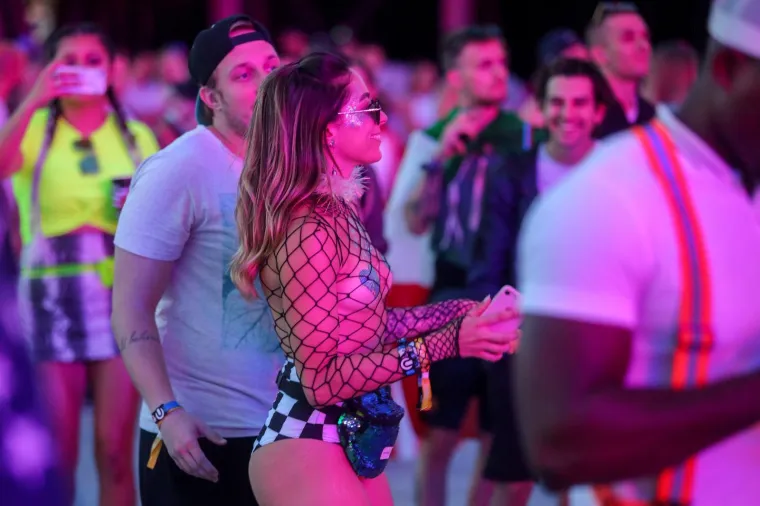 SPLIT POD OPSADOM LJEPOTICA: Na Ultri ih ima svakakvih, pogledajte kakav im je izbor odjeće