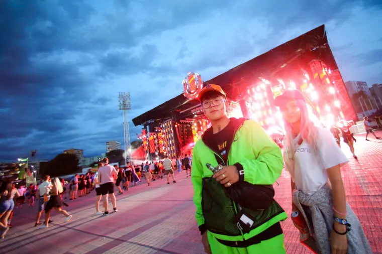 SPLIT POD OPSADOM LJEPOTICA: Na Ultri ih ima svakakvih, pogledajte kakav im je izbor odjeće