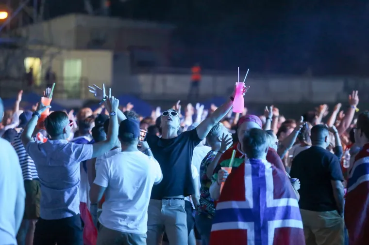 SPLIT POD OPSADOM LJEPOTICA: Na Ultri ih ima svakakvih, pogledajte kakav im je izbor odjeće