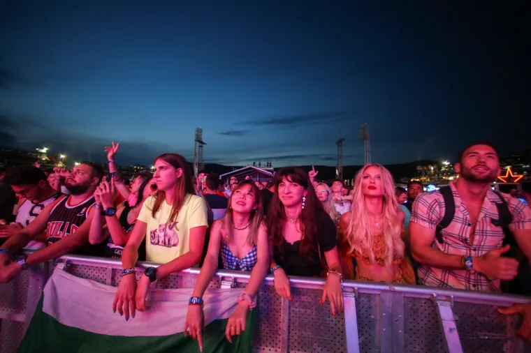 SPLIT POD OPSADOM LJEPOTICA: Na Ultri ih ima svakakvih, pogledajte kakav im je izbor odjeće