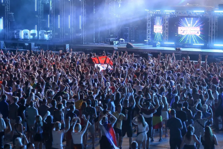 SPLIT POD OPSADOM LJEPOTICA: Na Ultri ih ima svakakvih, pogledajte kakav im je izbor odjeće