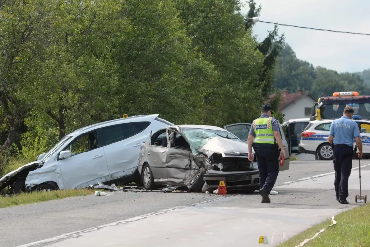 STRAVIČAN SUDAR KOD GVOZDA: Poginula jedna osoba, a ozlijeđena dva maloljetnika