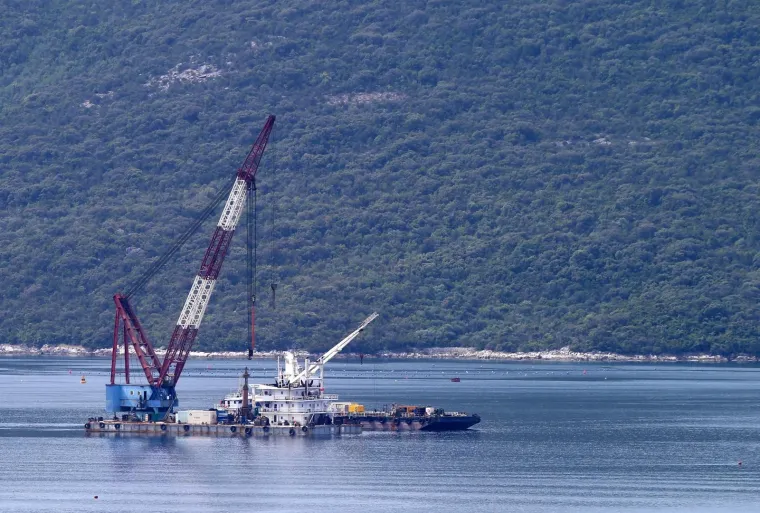 PELJE&Scaron;KI MOST IZRONIO IZNAD MORSKE POVR&Scaron;INE: Na pilote se postavljaju naglavne ploče