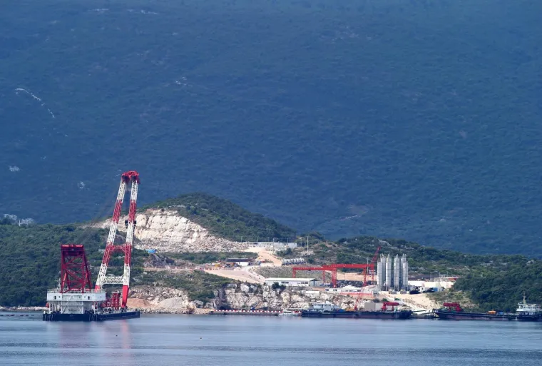 PELJE&Scaron;KI MOST IZRONIO IZNAD MORSKE POVR&Scaron;INE: Na pilote se postavljaju naglavne ploče