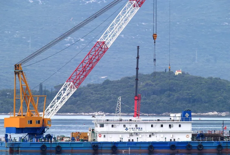 PELJE&Scaron;KI MOST IZRONIO IZNAD MORSKE POVR&Scaron;INE: Na pilote se postavljaju naglavne ploče