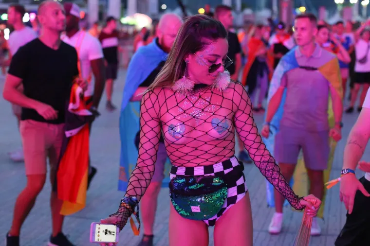 U Splitu je to jednostavno tako: Među razgolićenim partijanericama &scaron;eću i - svećenici