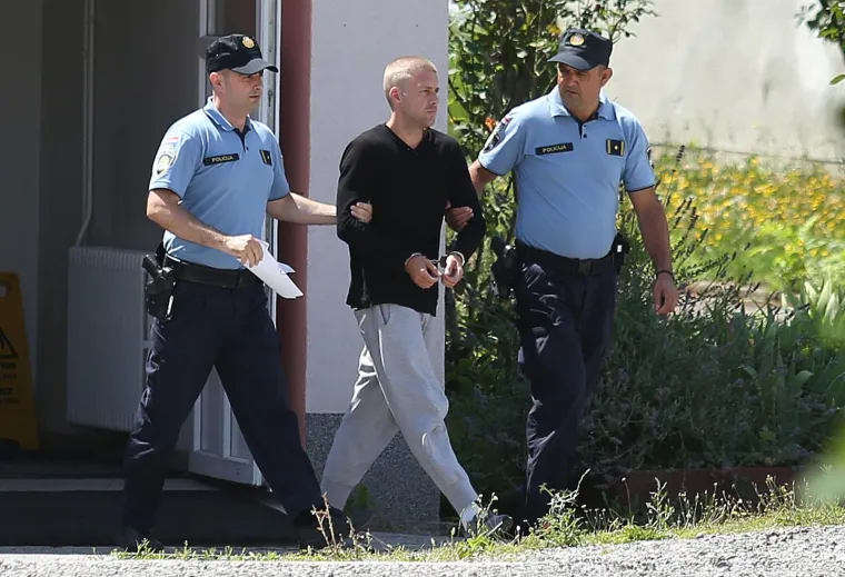 Ovo je vozač koji se BMW-om zabio u obitelj na naplatnim kućicama Sv. Helena