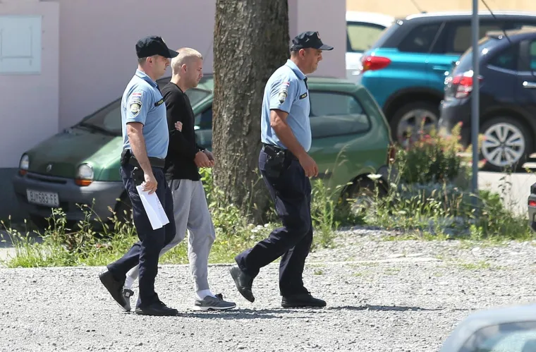 Ovo je vozač koji se BMW-om zabio u obitelj na naplatnim kućicama Sv. Helena